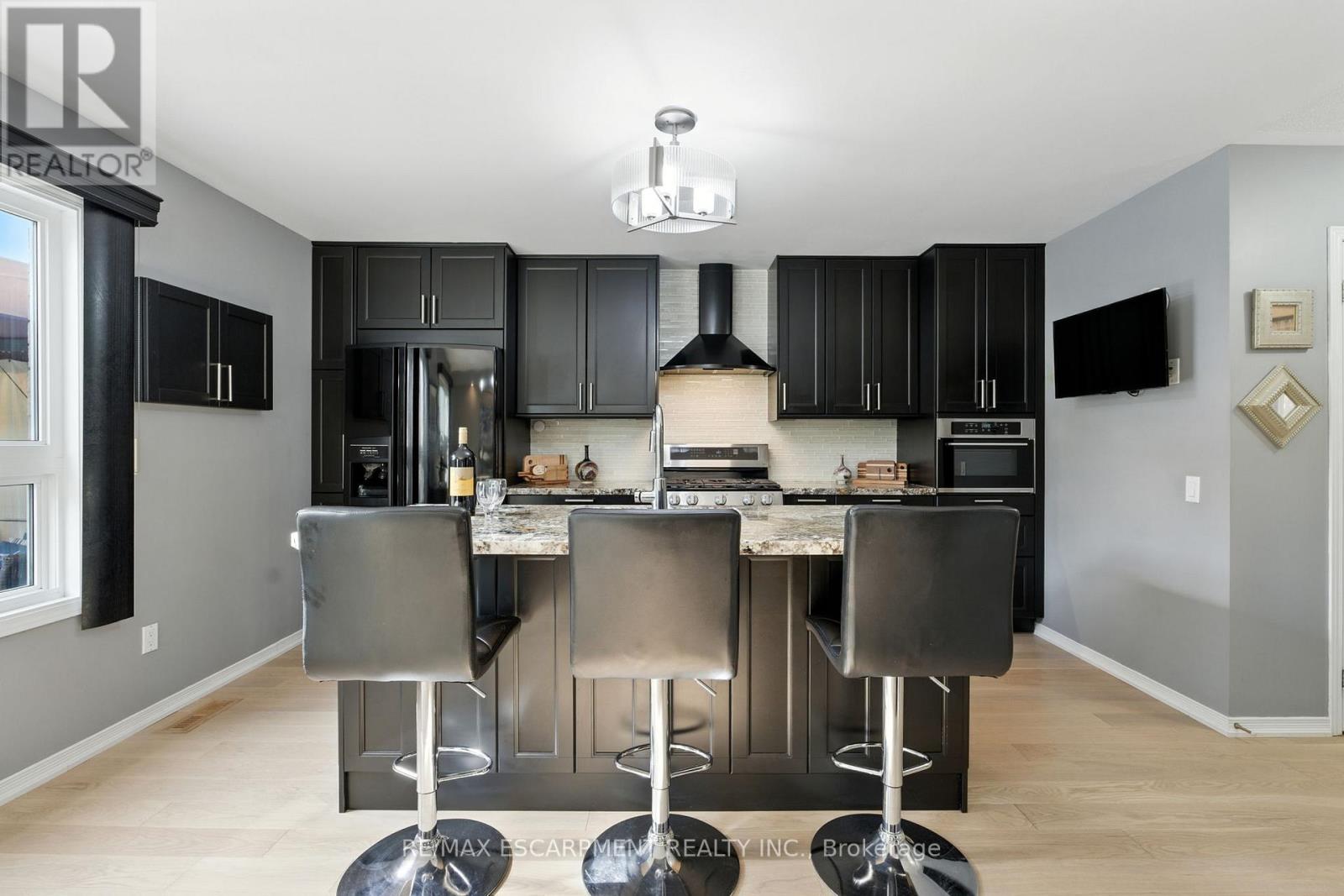 88 Grindstone Way, Hamilton, Ontario  L9H 7B5 - Photo 12 - X12398446