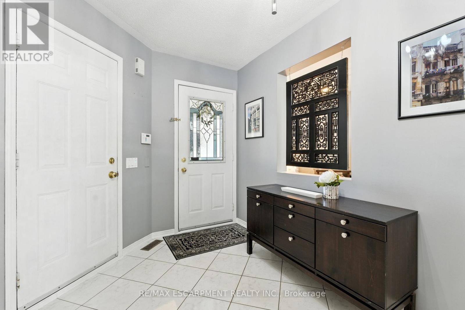 88 Grindstone Way, Hamilton, Ontario  L9H 7B5 - Photo 3 - X12398446