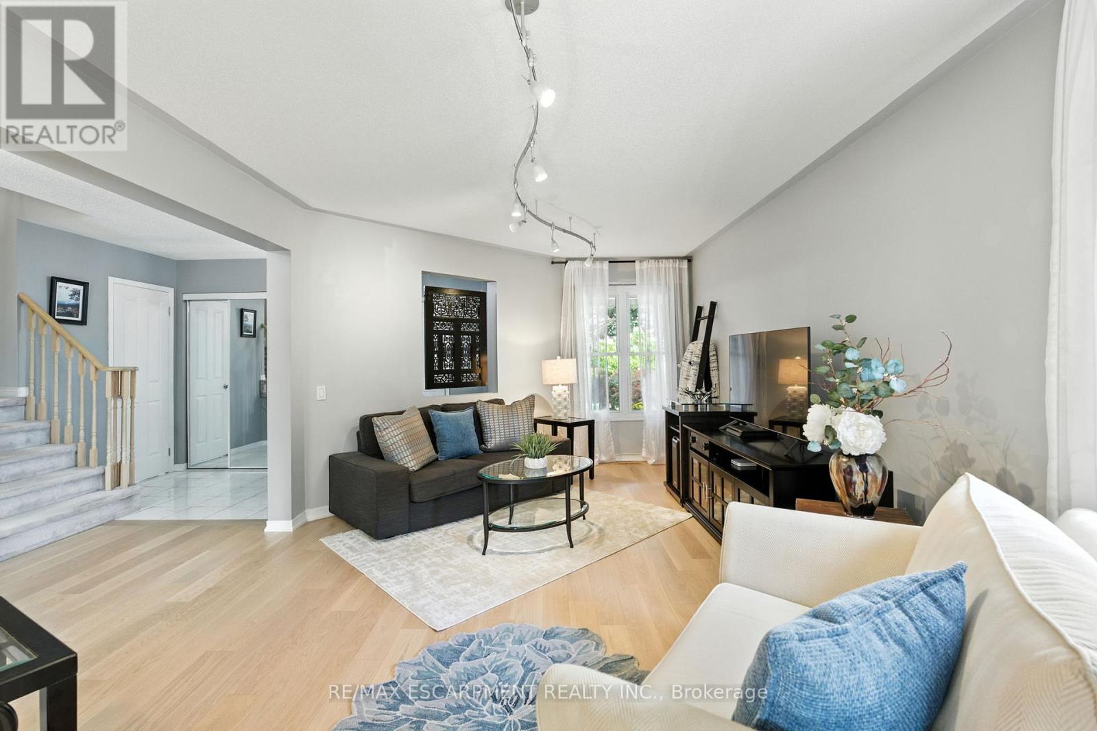 88 Grindstone Way, Hamilton, Ontario  L9H 7B5 - Photo 6 - X12398446