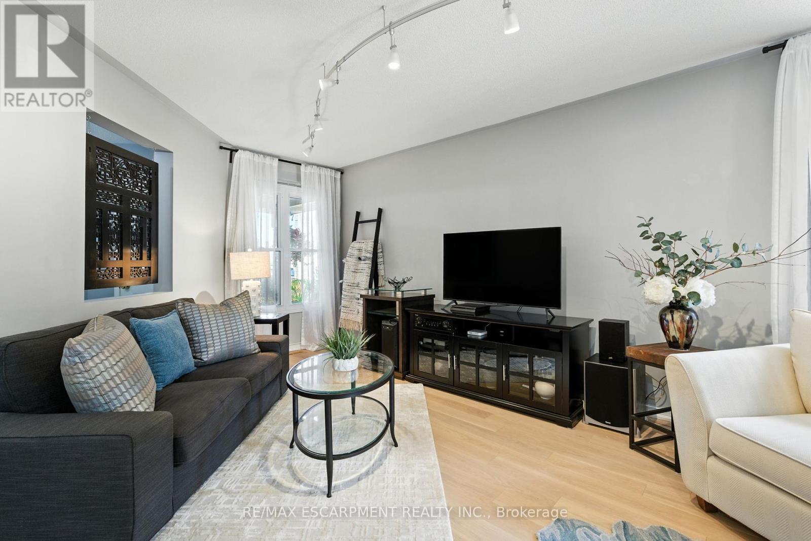 88 Grindstone Way, Hamilton, Ontario  L9H 7B5 - Photo 7 - X12398446