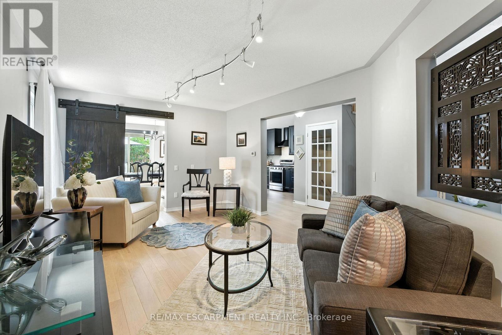 88 Grindstone Way, Hamilton, Ontario  L9H 7B5 - Photo 8 - X12398446