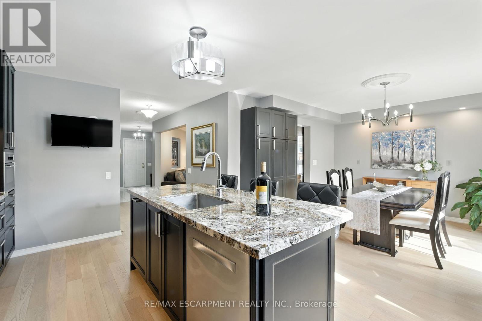 88 Grindstone Way, Hamilton, Ontario  L9H 7B5 - Photo 15 - X12398446