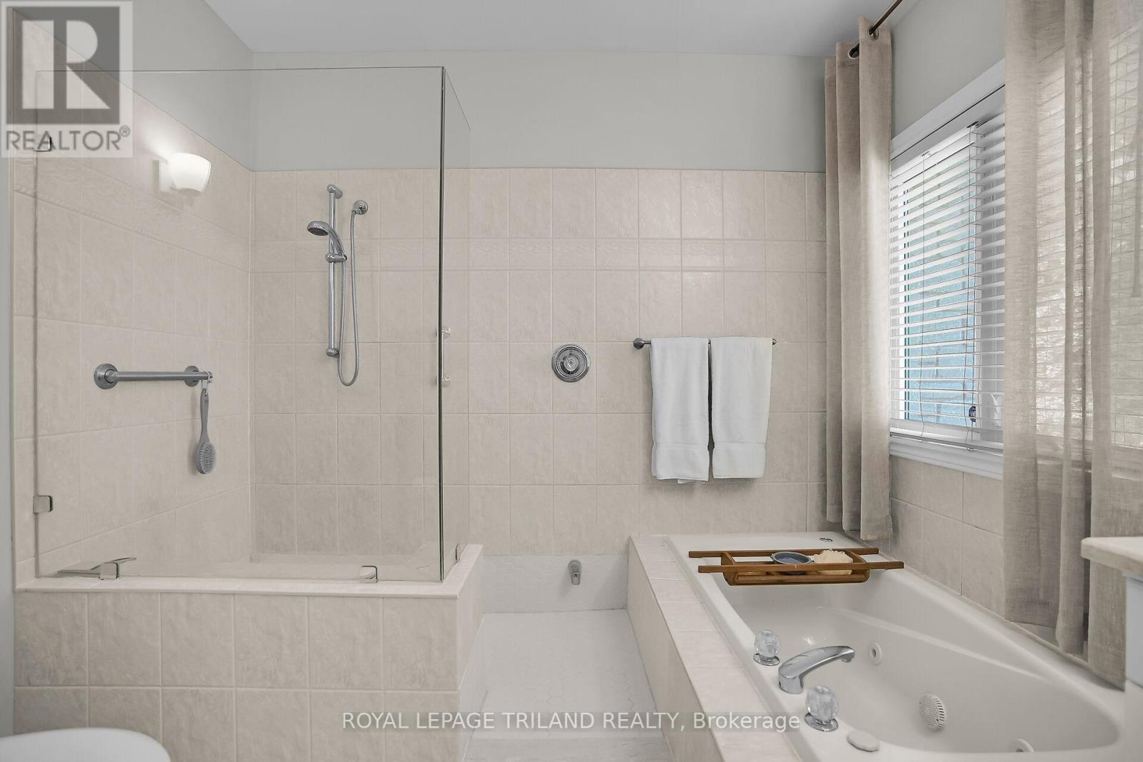 26 Butternut Lane, London South, Ontario  N6K 4J4 - Photo 18 - X12399157