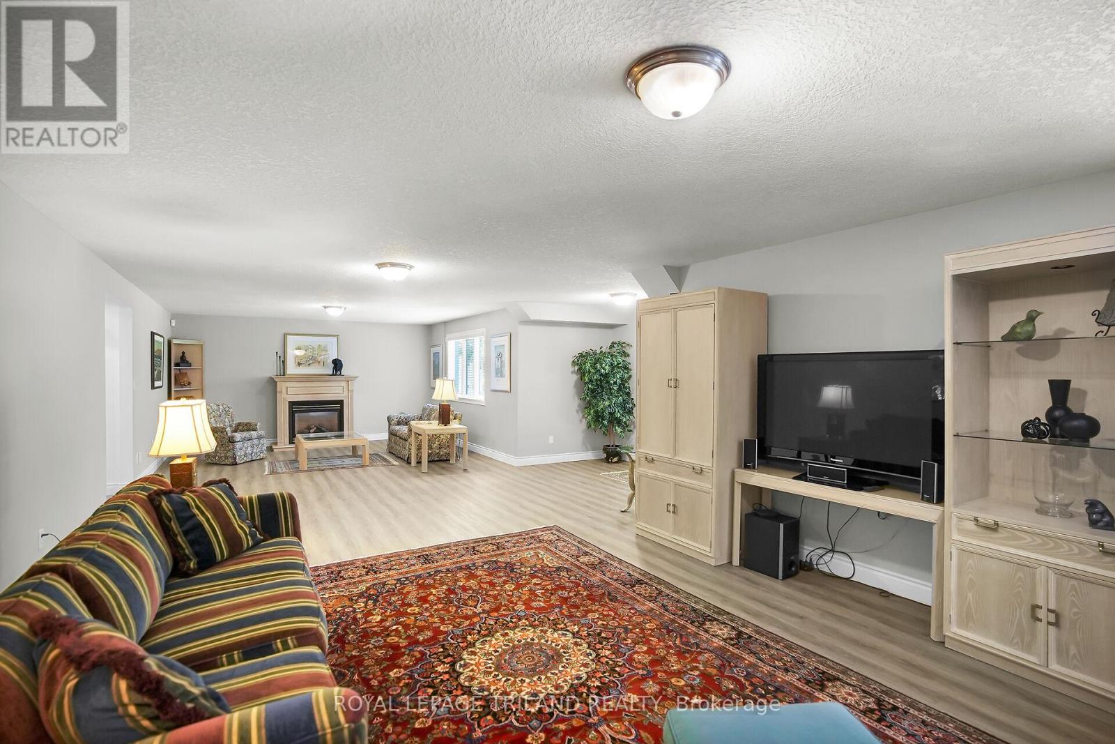 26 Butternut Lane, London South, Ontario  N6K 4J4 - Photo 27 - X12399157