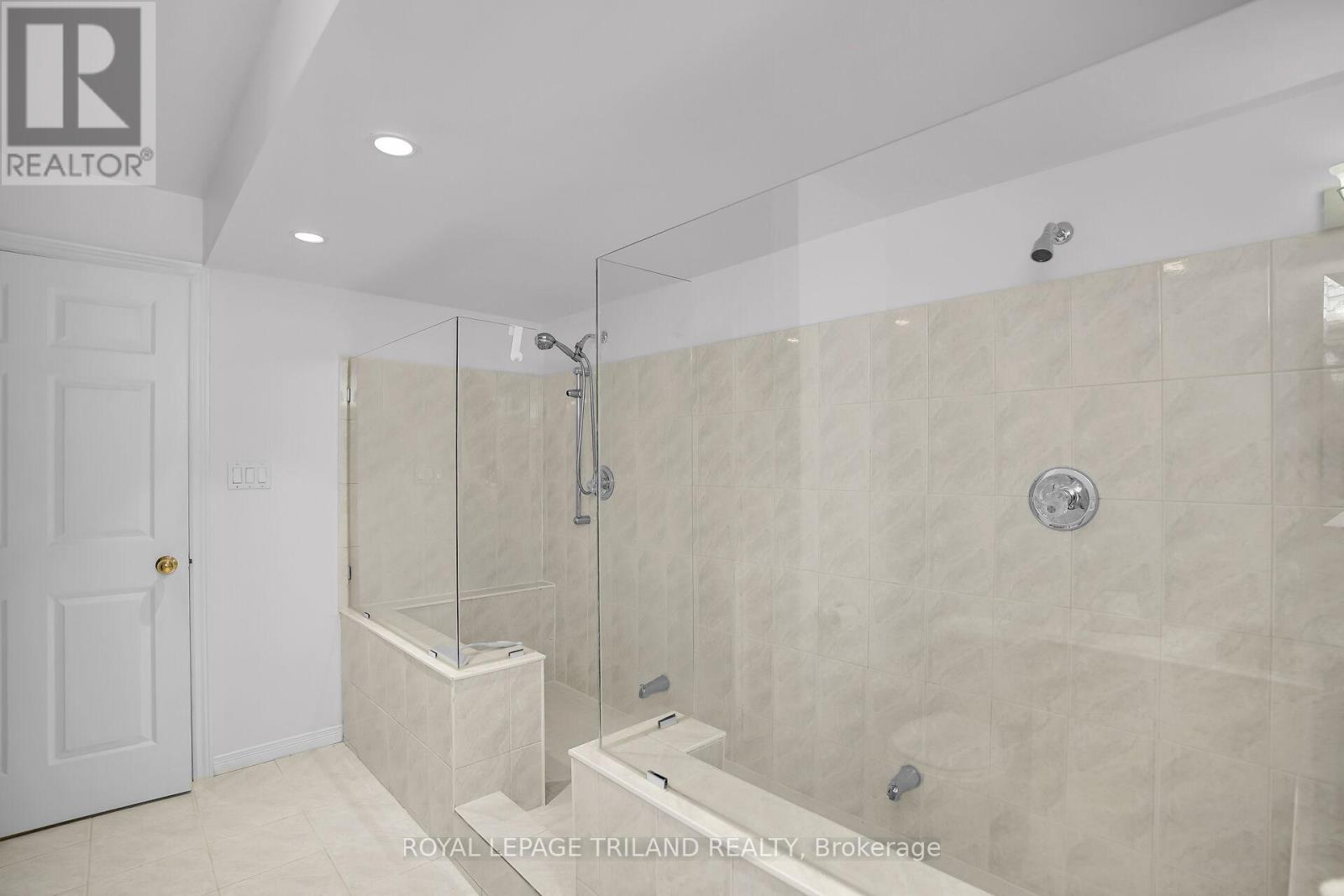 26 Butternut Lane, London South, Ontario  N6K 4J4 - Photo 29 - X12399157
