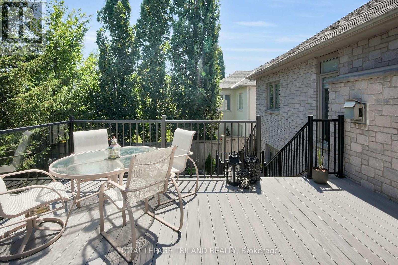26 Butternut Lane, London South, Ontario  N6K 4J4 - Photo 33 - X12399157