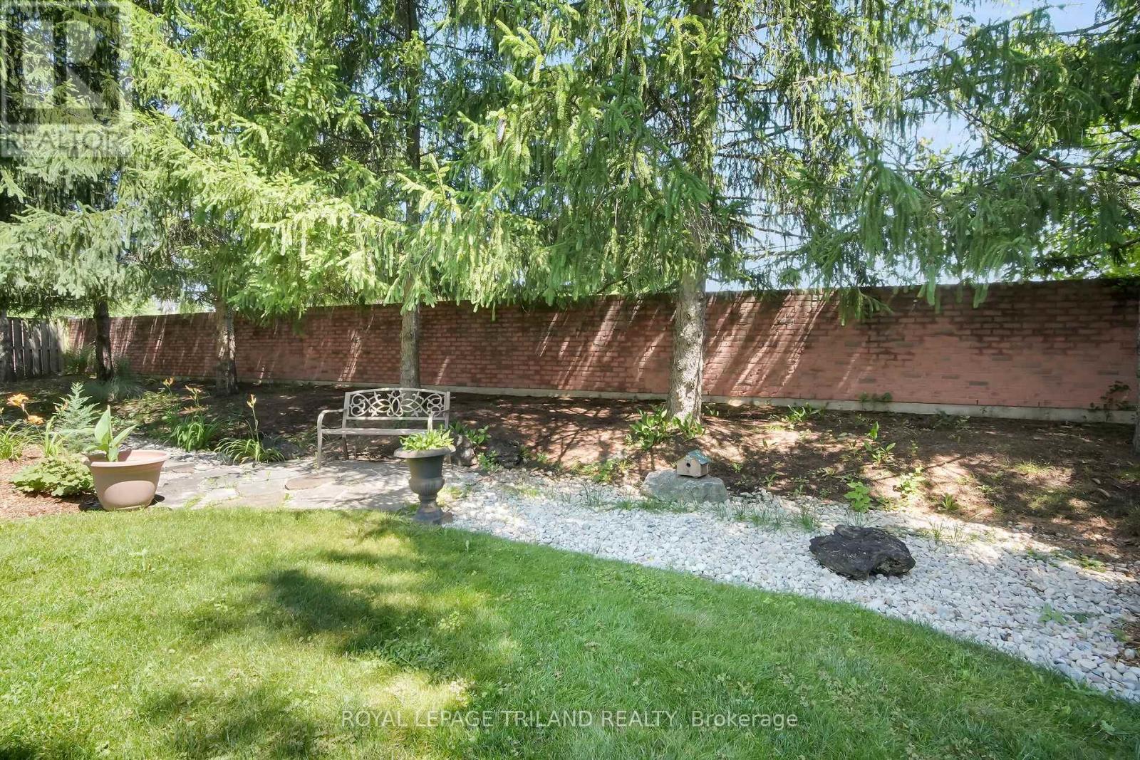 26 Butternut Lane, London South, Ontario  N6K 4J4 - Photo 37 - X12399157