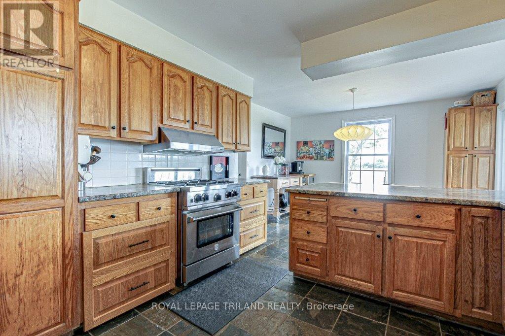 1281 Scotland Drive, London South, Ontario  N6N 1L1 - Photo 5 - X12399183