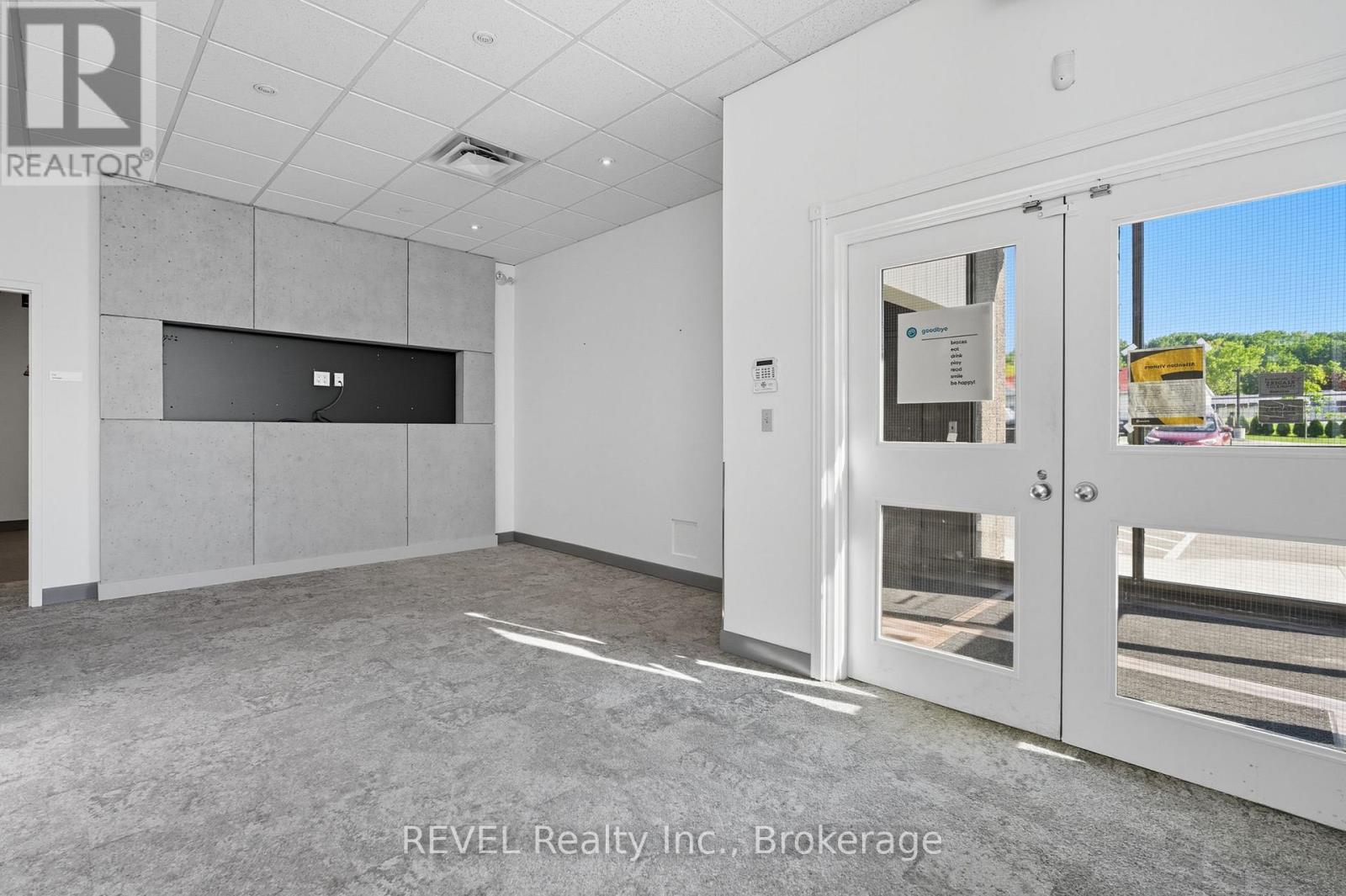 9 - 290 Glendale Avenue, St. Catharines, Ontario  L2T 2L3 - Photo 10 - X12323122