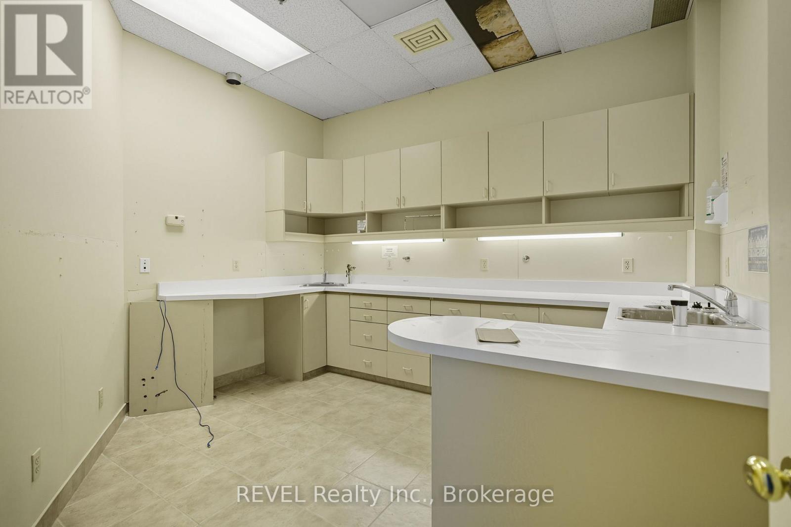 9 - 290 Glendale Avenue, St. Catharines, Ontario  L2T 2L3 - Photo 18 - X12323122