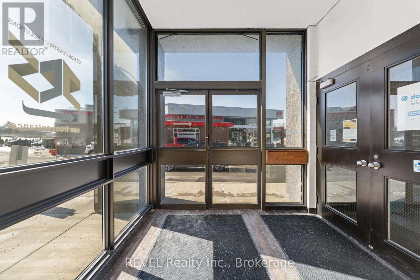 9 - 290 Glendale Avenue, St. Catharines, Ontario  L2T 2L3 - Photo 3 - X12323122