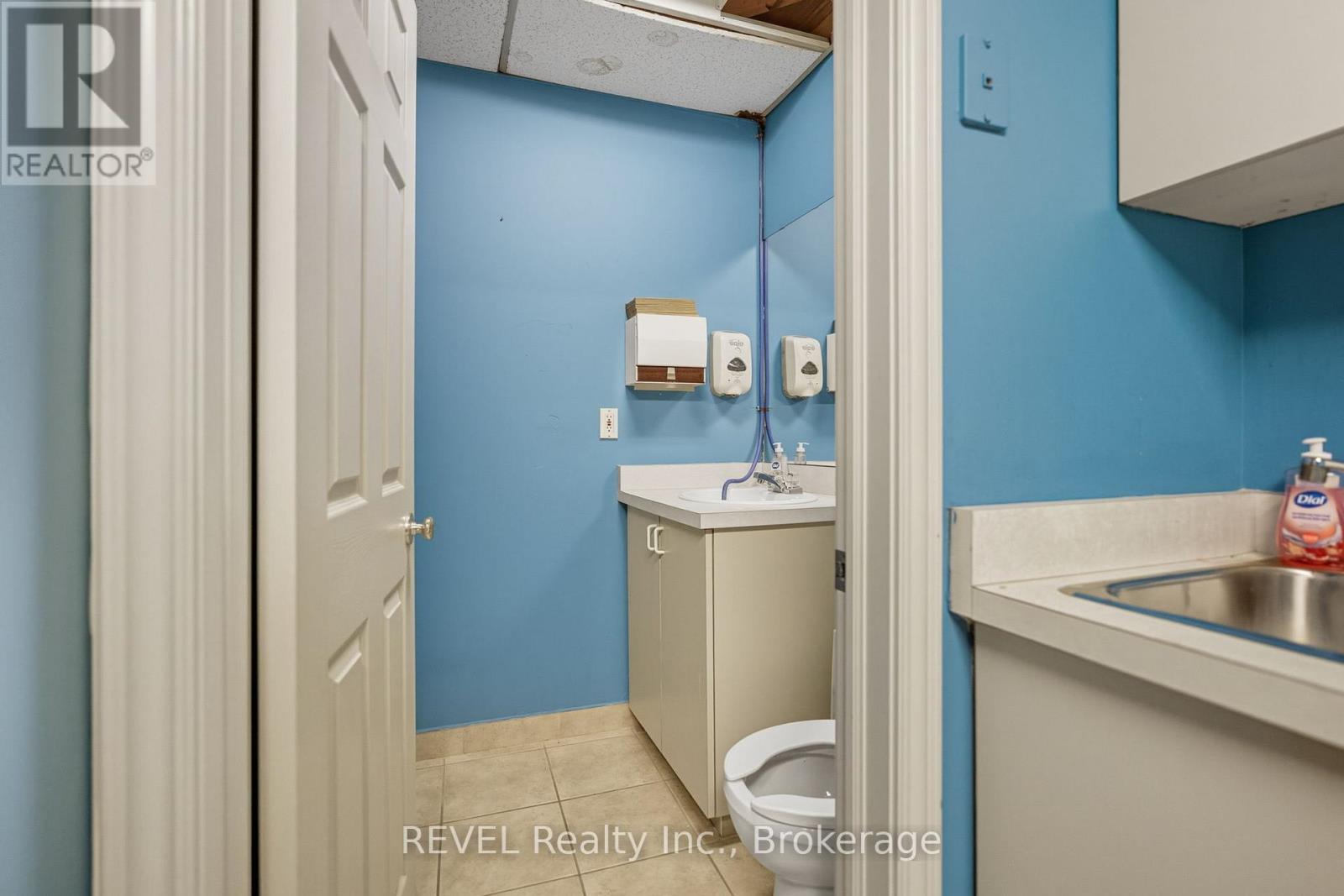 9 - 290 Glendale Avenue, St. Catharines, Ontario  L2T 2L3 - Photo 38 - X12323122