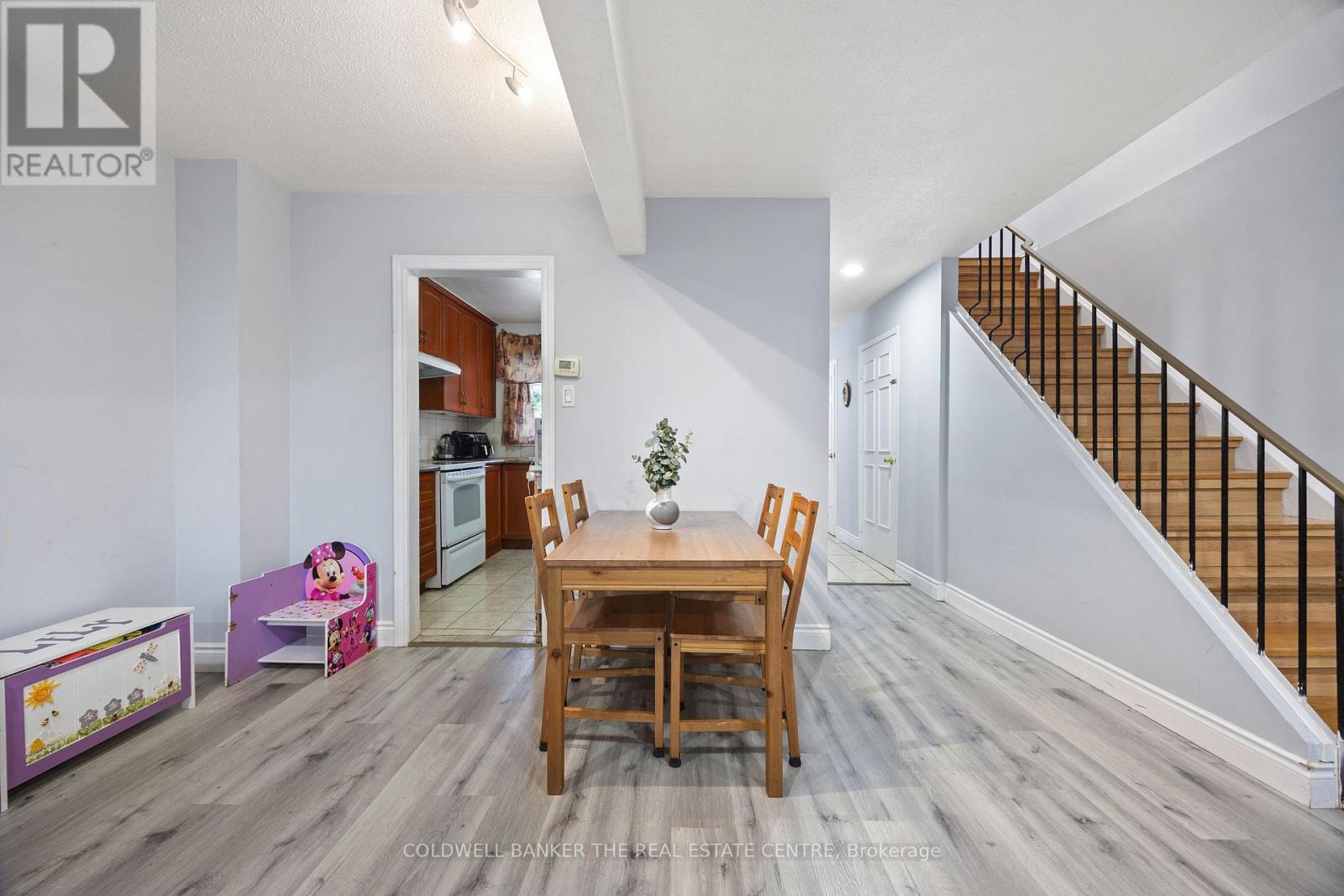 23 Riviera Drive W, Vaughan, Ontario  L4K 2H9 - Photo 11 - N12399145