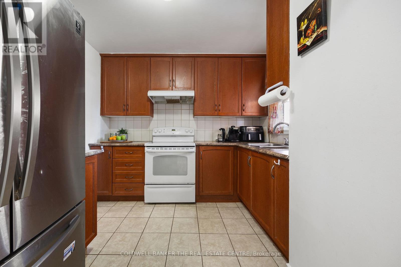 23 Riviera Drive W, Vaughan, Ontario  L4K 2H9 - Photo 4 - N12399145