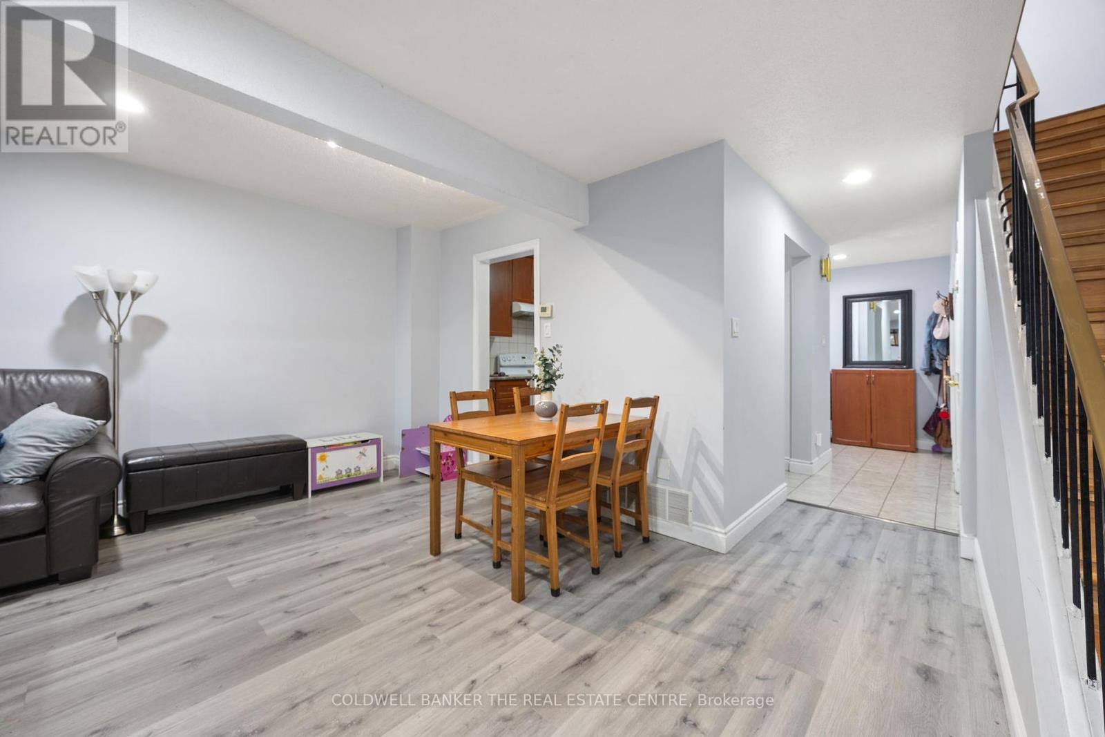 23 Riviera Drive W, Vaughan, Ontario  L4K 2H9 - Photo 9 - N12399145