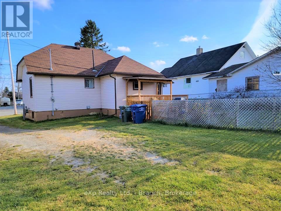 54 Sixth Street, Smooth Rock Falls, Ontario  P0L 2B0 - Photo 6 - T12399171