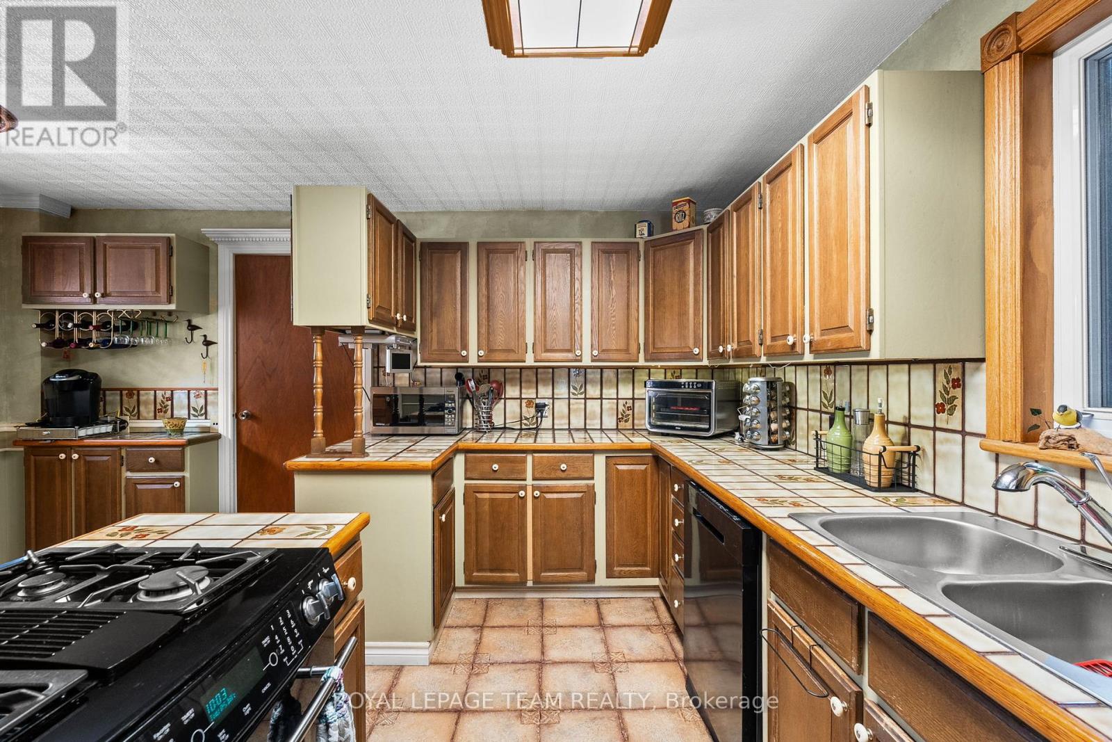 34 Princess Street, Carleton Place, Ontario  K7C 2M5 - Photo 7 - X12399150
