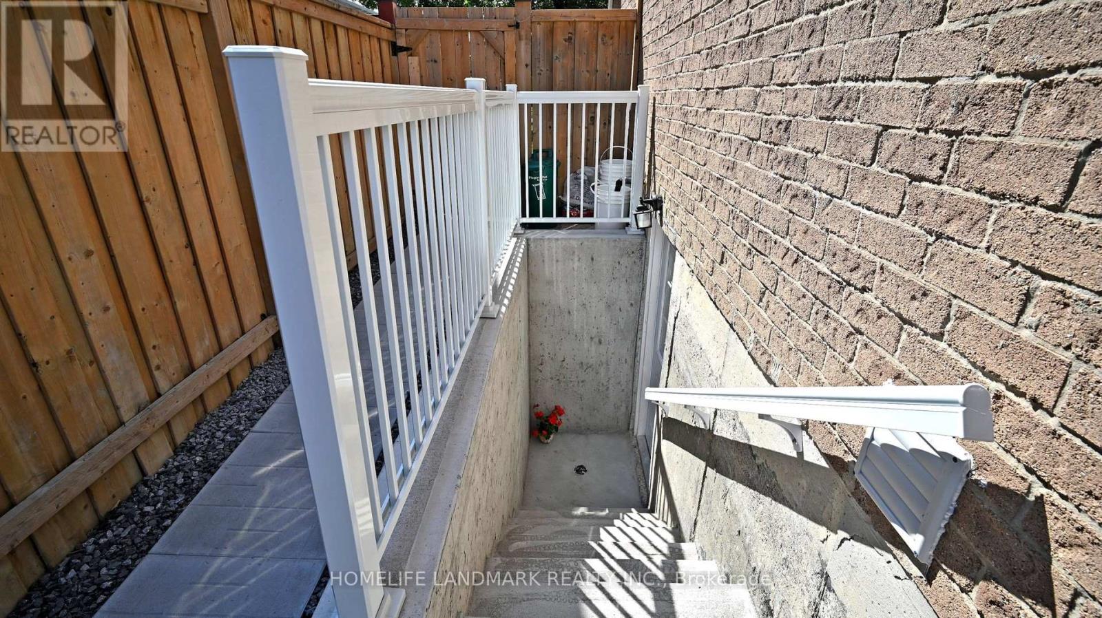 373 Kingsbridge Garden Circle, Mississauga, Ontario  L5R 1K9 - Photo 29 - W12399138