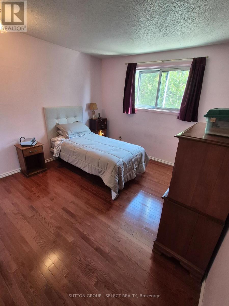 74 Bloomsbury Court, London East, Ontario  N5V 3N8 - Photo 6 - X12373813