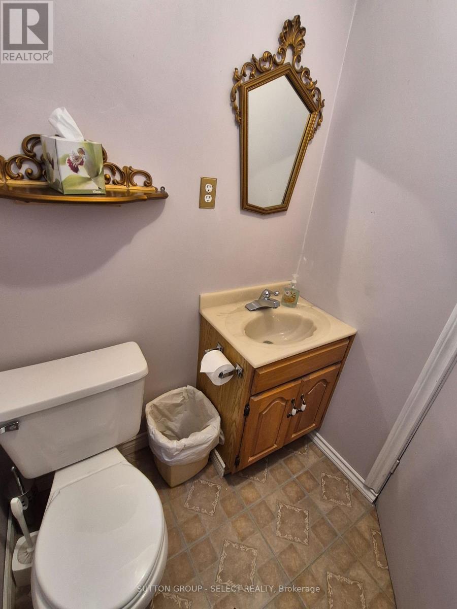 74 Bloomsbury Court, London East, Ontario  N5V 3N8 - Photo 11 - X12373813