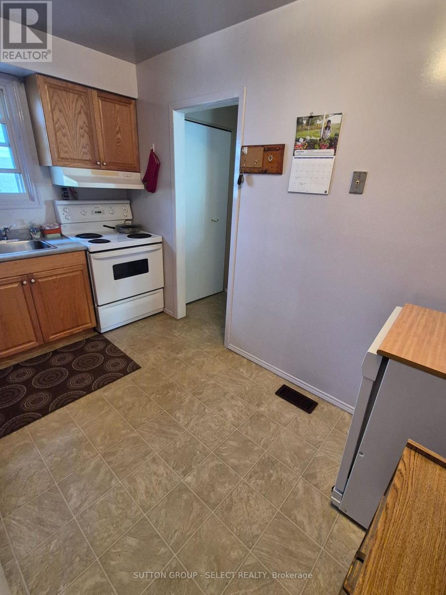 74 Bloomsbury Court, London East, Ontario  N5V 3N8 - Photo 4 - X12373813