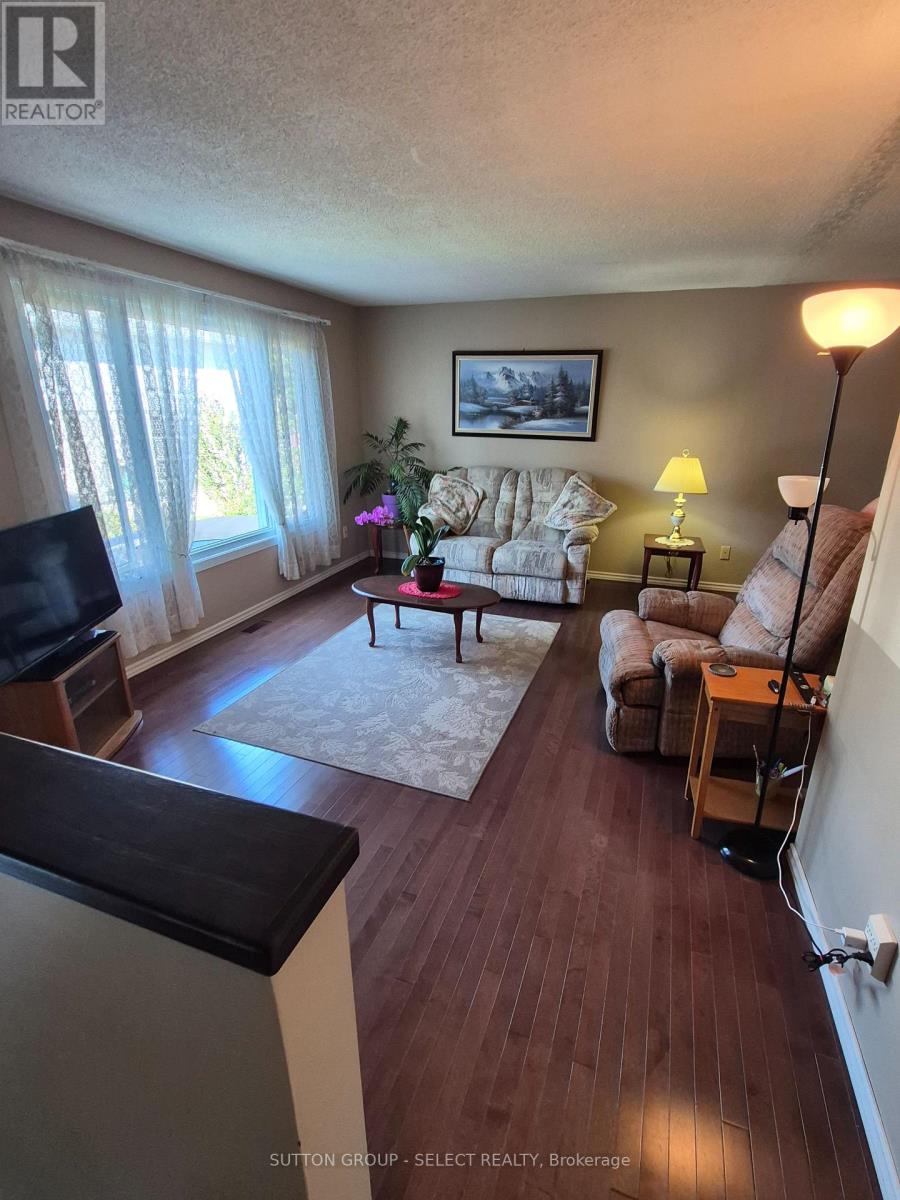 74 Bloomsbury Court, London East, Ontario  N5V 3N8 - Photo 2 - X12373813