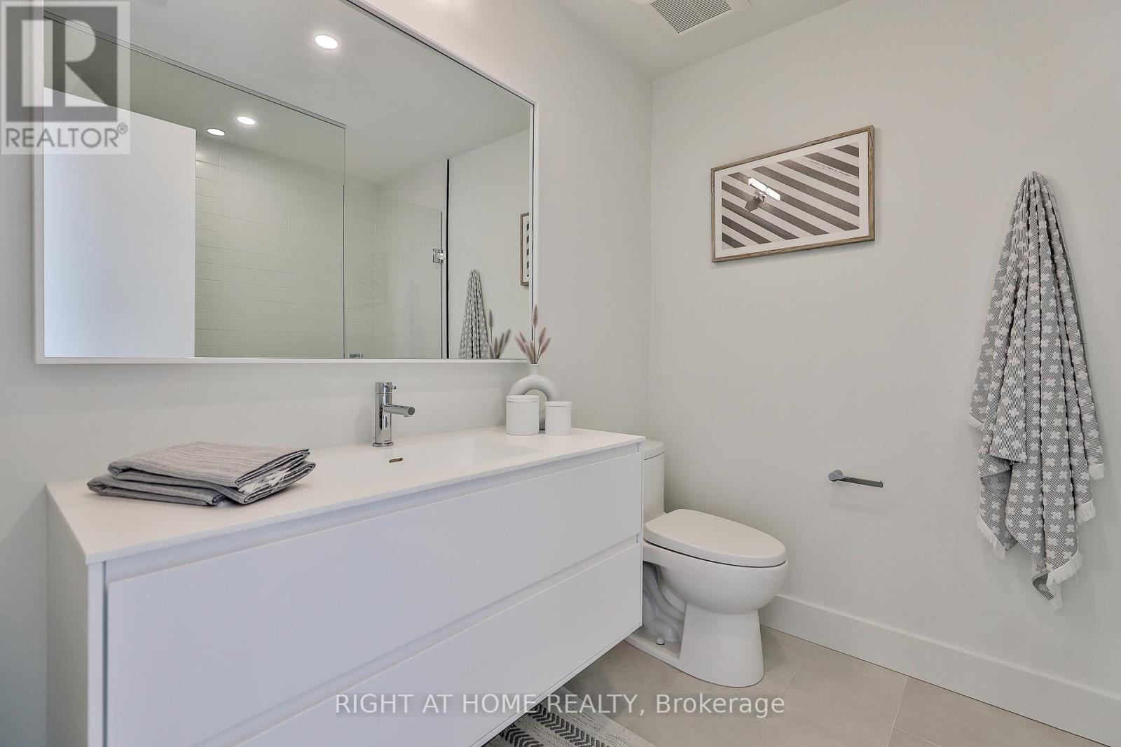 Centre - 2343 Gerrard Street E, Toronto, Ontario  M4E 2E6 - Photo 15 - E12399193