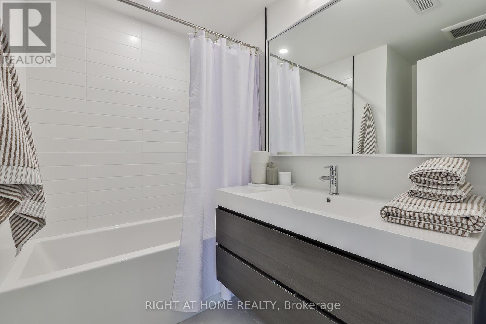 Centre - 2343 Gerrard Street E, Toronto, Ontario  M4E 2E6 - Photo 21 - E12399193