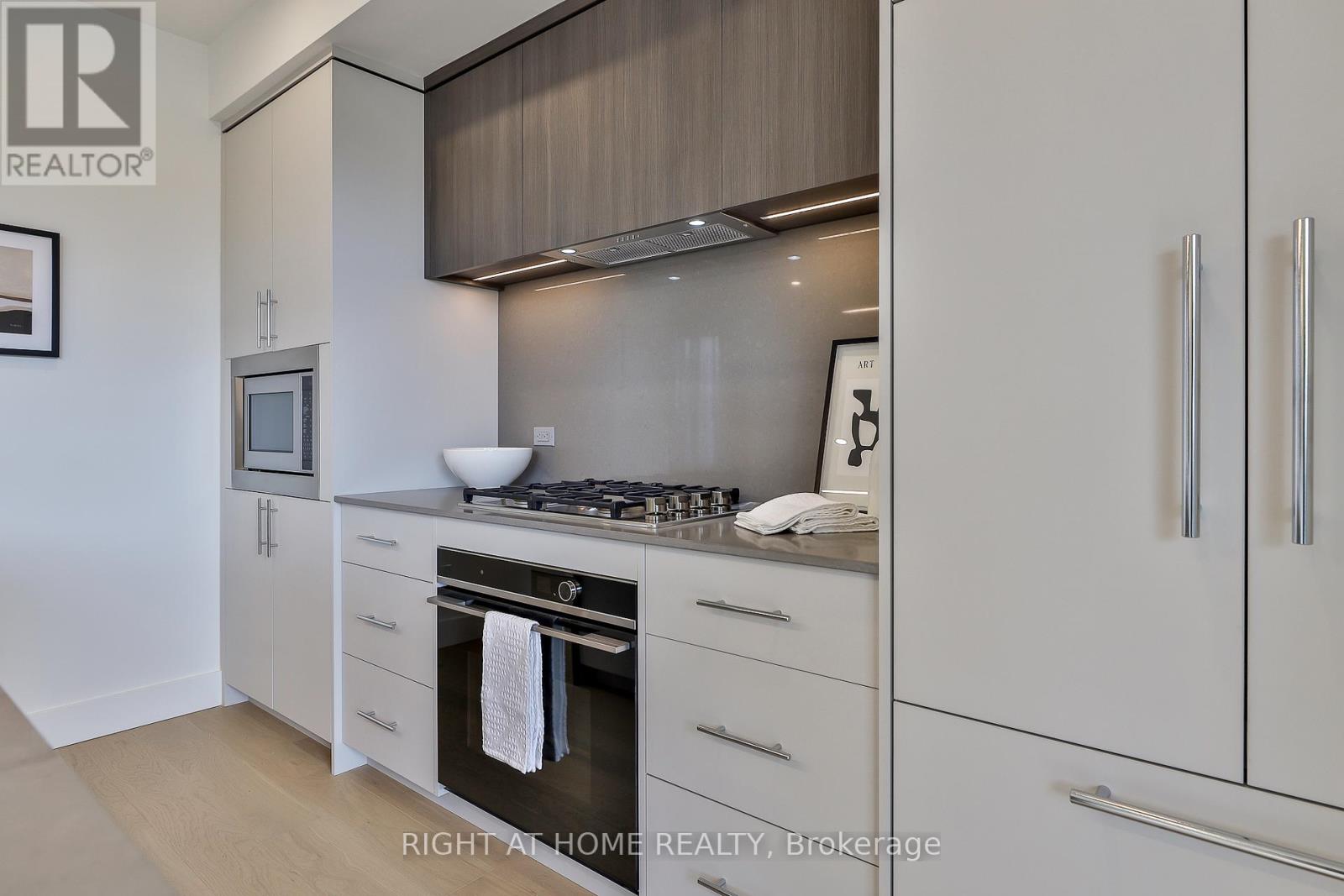 Centre - 2343 Gerrard Street E, Toronto, Ontario  M4E 2E6 - Photo 6 - E12399193