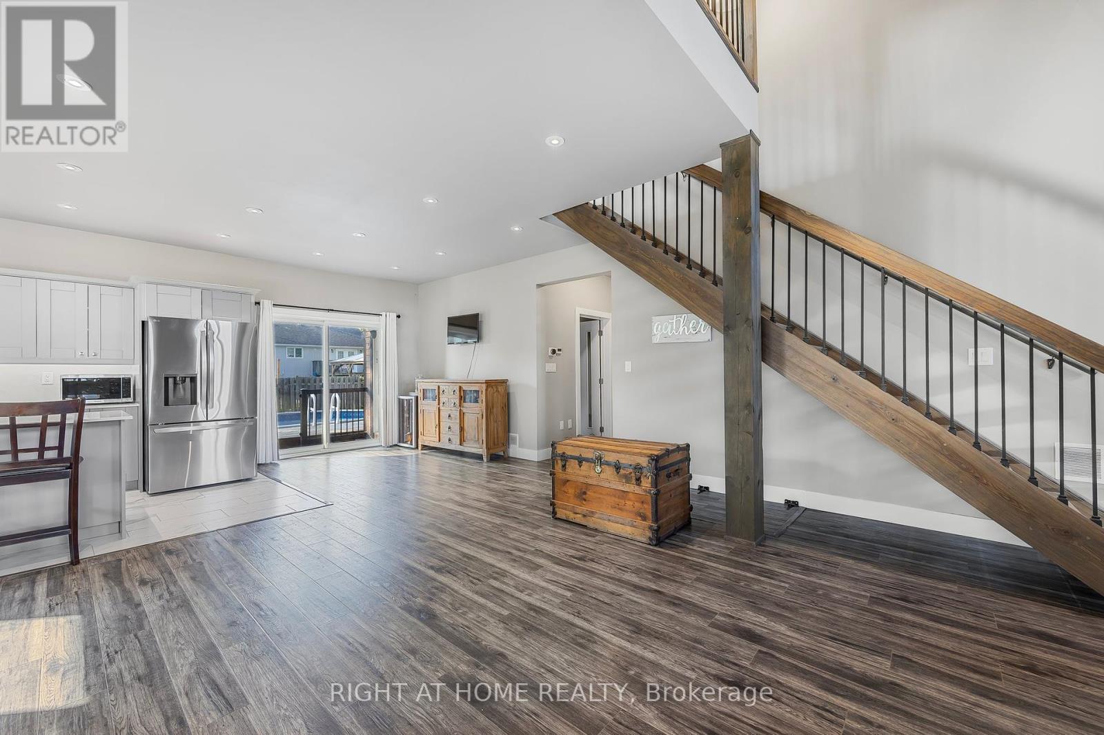 575 Oleary Lane, Tay, Ontario  L0K 2A0 - Photo 4 - S12399166