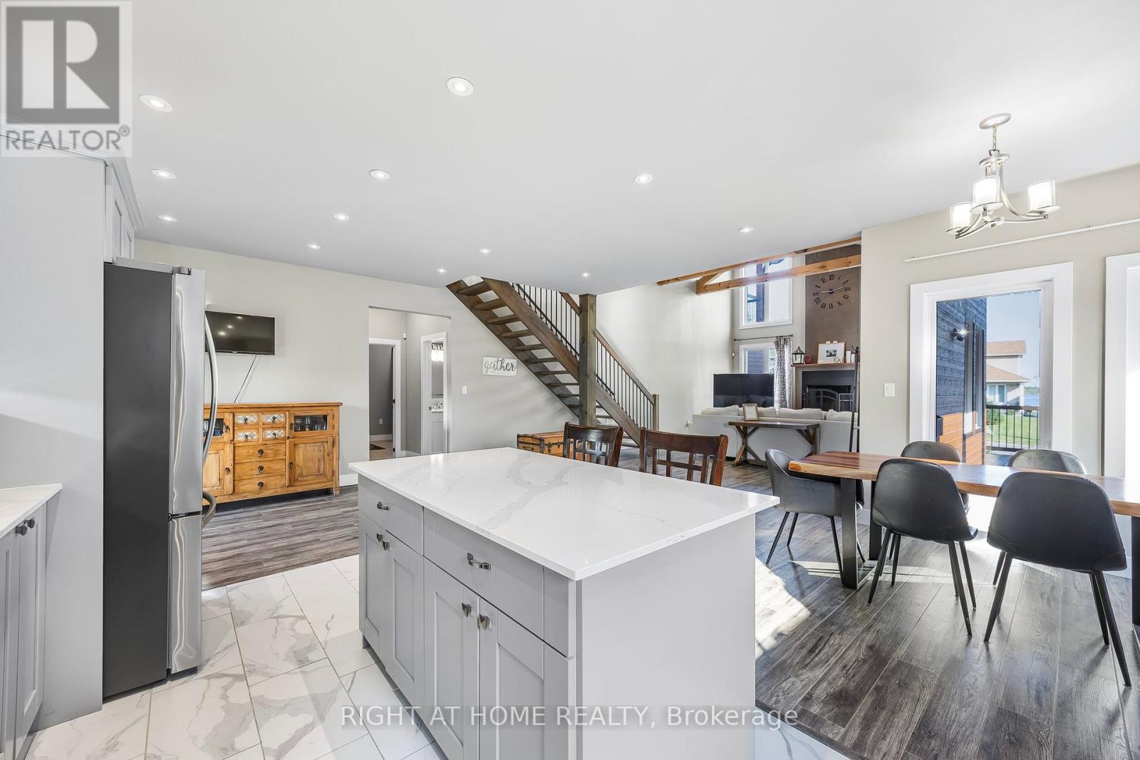 575 Oleary Lane, Tay (Victoria Harbour), Ontario  L0K 2A0 - Photo 8 - S12399166