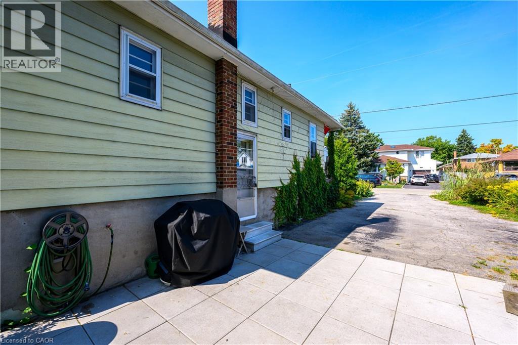 212 Troy Street, Mississauga, Ontario  L5G 1S7 - Photo 11 - 40768700