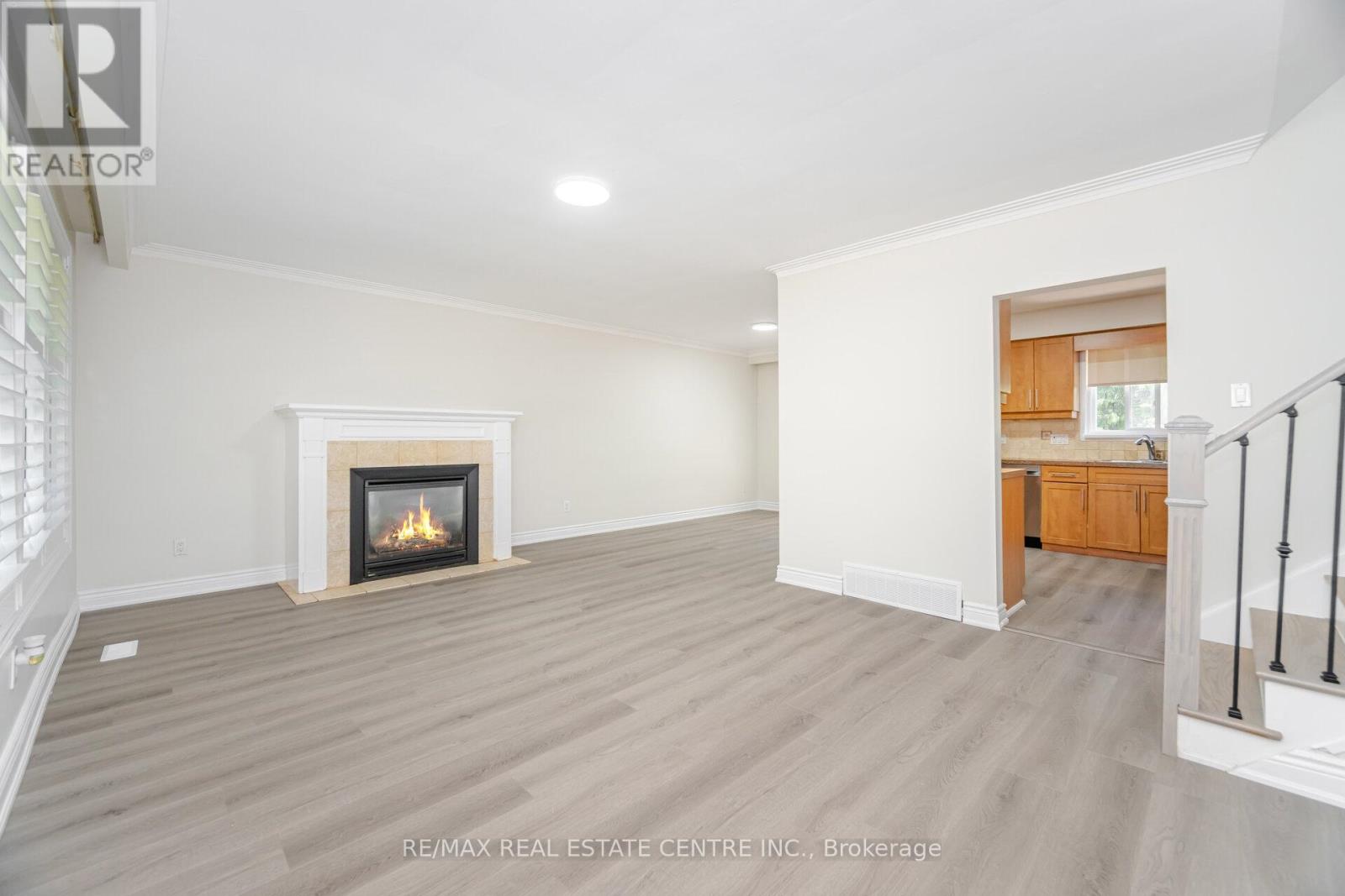 525 Swann Drive, Oakville, Ontario  L6L 3W9 - Photo 12 - W12399173