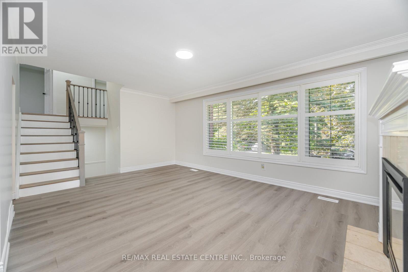 525 Swann Drive, Oakville, Ontario  L6L 3W9 - Photo 13 - W12399173