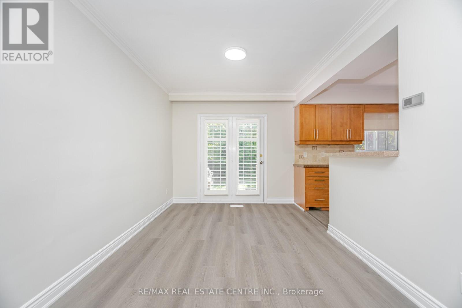 525 Swann Drive, Oakville, Ontario  L6L 3W9 - Photo 14 - W12399173