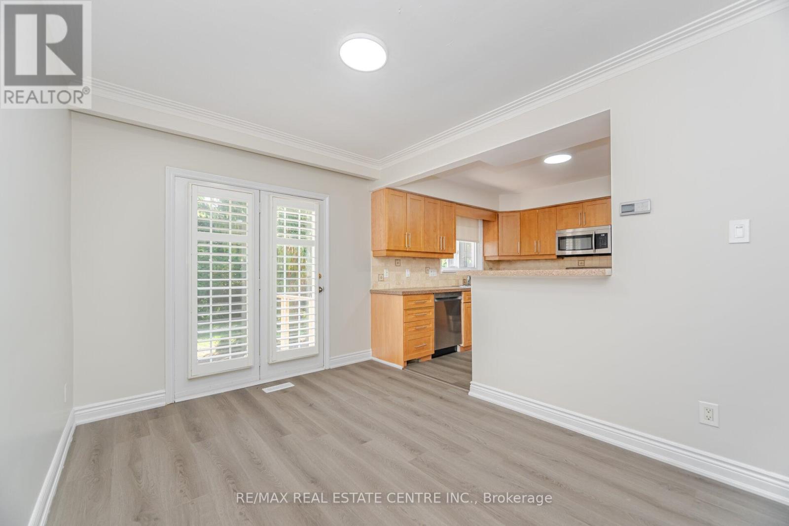 525 Swann Drive, Oakville, Ontario  L6L 3W9 - Photo 16 - W12399173