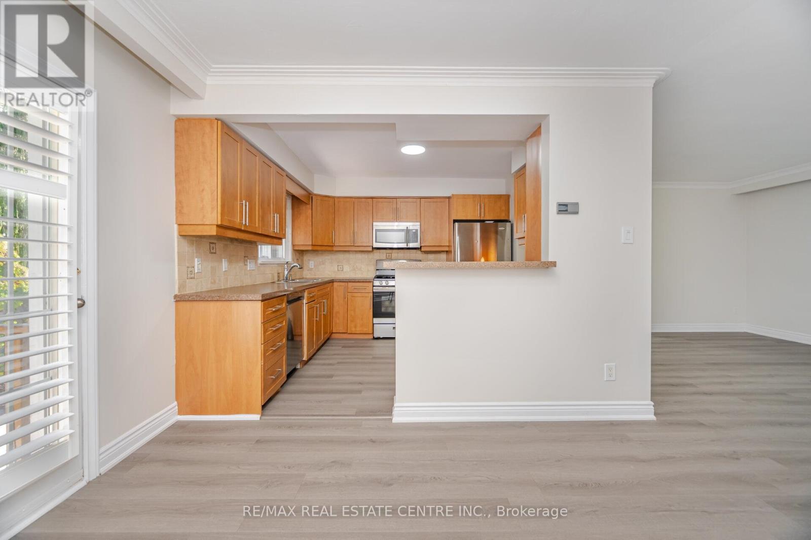 525 Swann Drive, Oakville, Ontario  L6L 3W9 - Photo 17 - W12399173