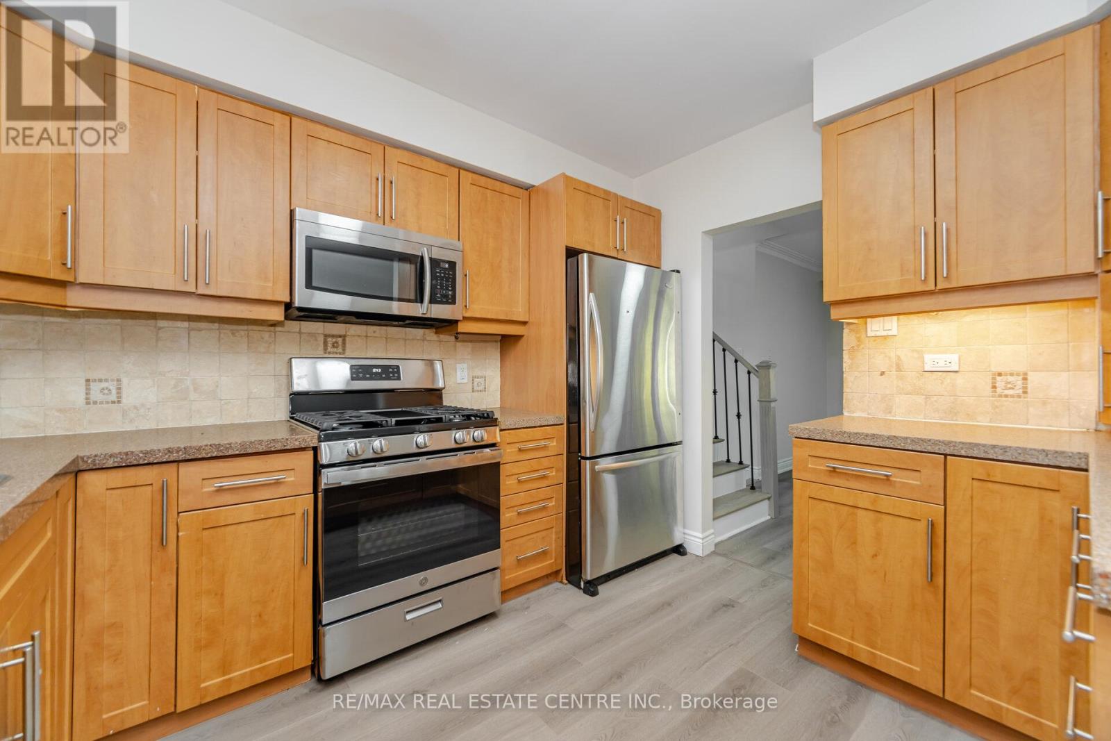525 Swann Drive, Oakville, Ontario  L6L 3W9 - Photo 18 - W12399173