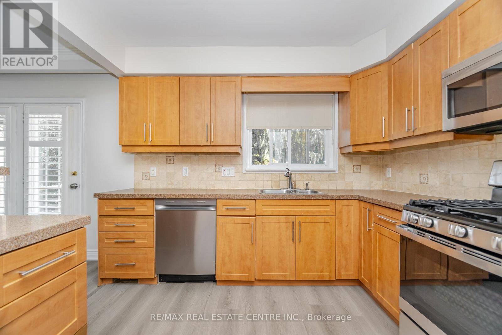 525 Swann Drive, Oakville, Ontario  L6L 3W9 - Photo 19 - W12399173