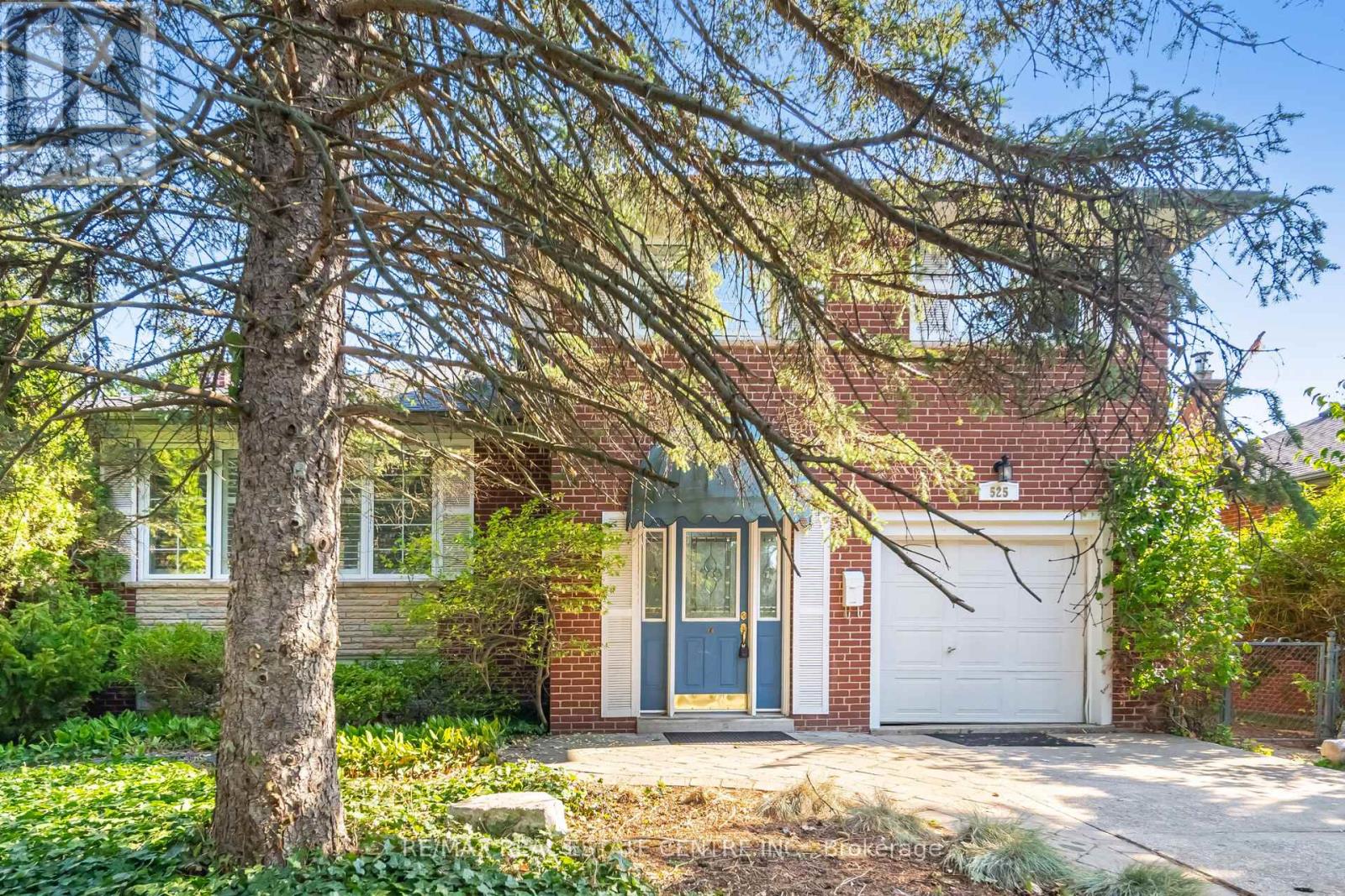 525 Swann Drive, Oakville, Ontario  L6L 3W9 - Photo 2 - W12399173