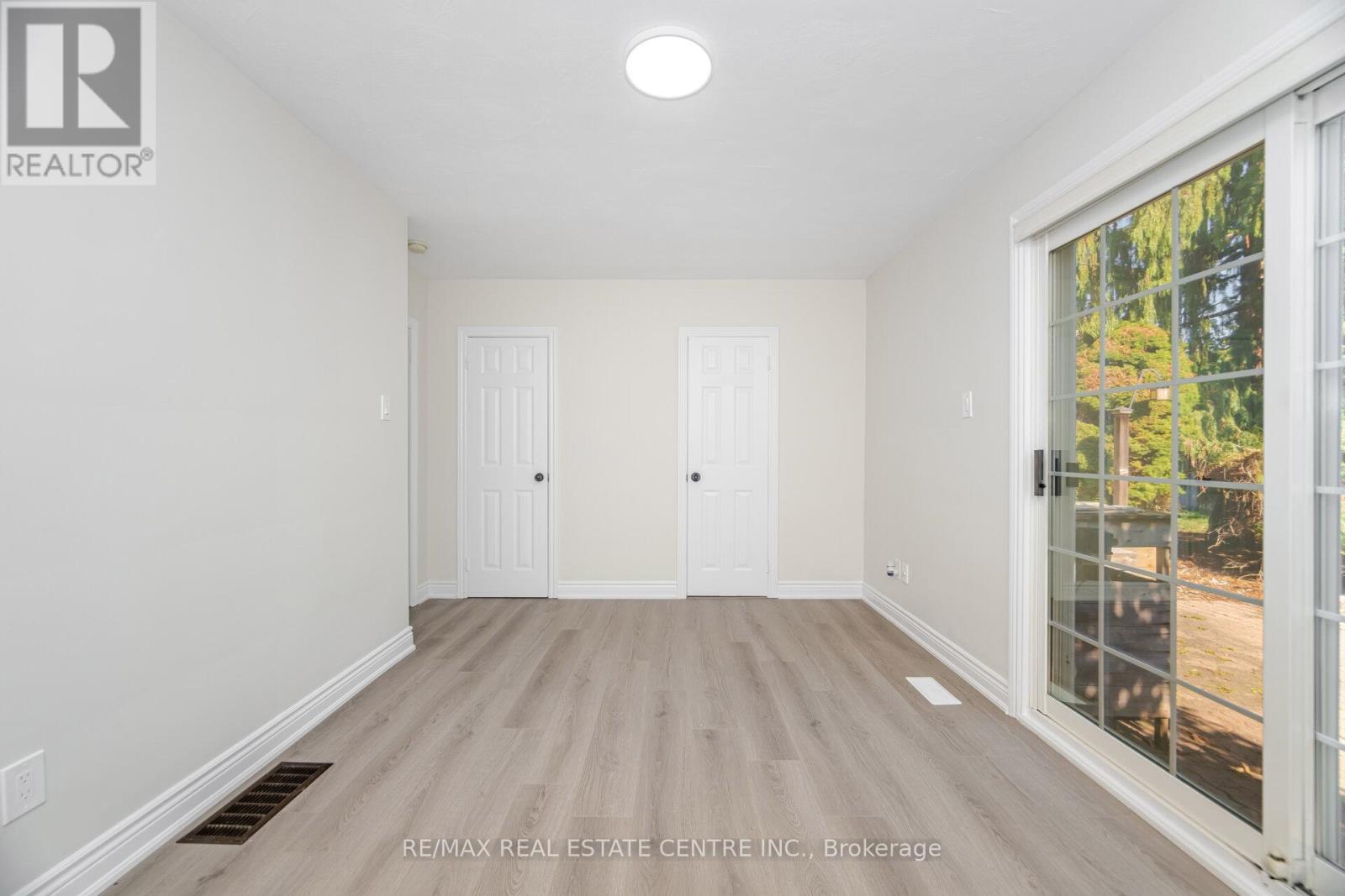 525 Swann Drive, Oakville, Ontario  L6L 3W9 - Photo 21 - W12399173