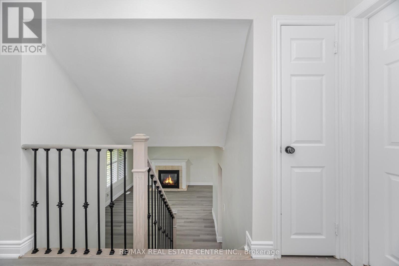 525 Swann Drive, Oakville, Ontario  L6L 3W9 - Photo 24 - W12399173