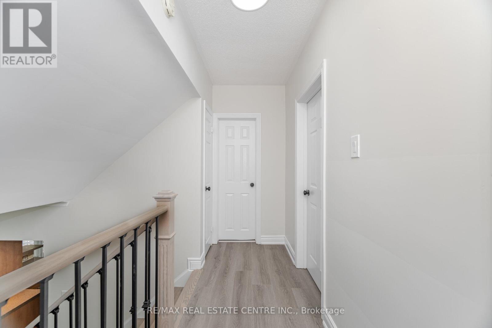 525 Swann Drive, Oakville, Ontario  L6L 3W9 - Photo 25 - W12399173