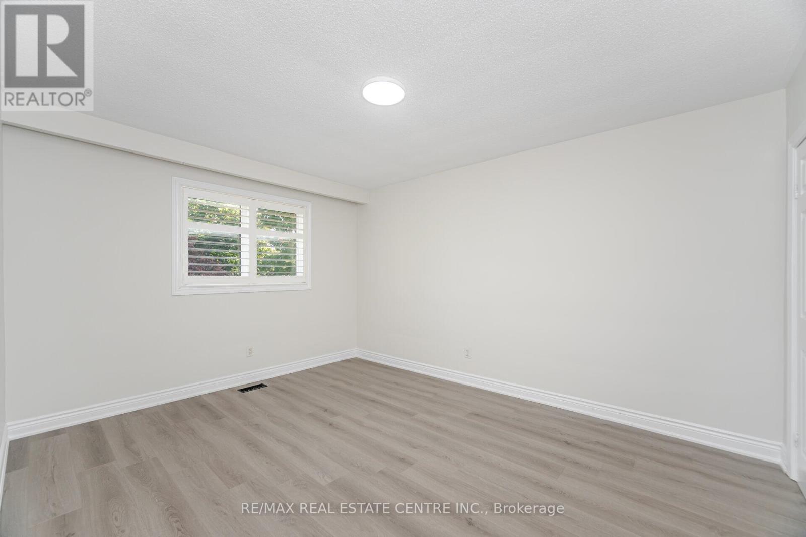 525 Swann Drive, Oakville, Ontario  L6L 3W9 - Photo 26 - W12399173