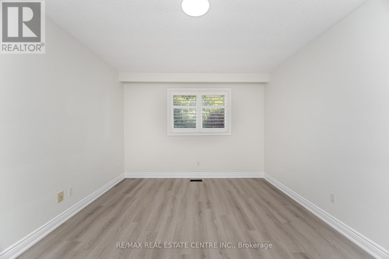 525 Swann Drive, Oakville, Ontario  L6L 3W9 - Photo 28 - W12399173