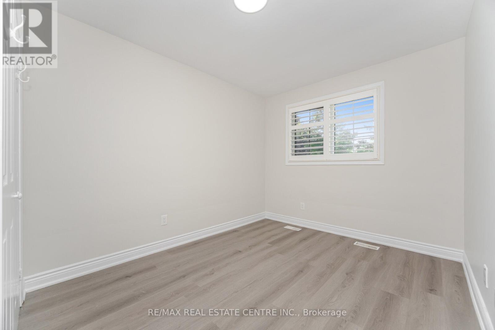 525 Swann Drive, Oakville, Ontario  L6L 3W9 - Photo 29 - W12399173