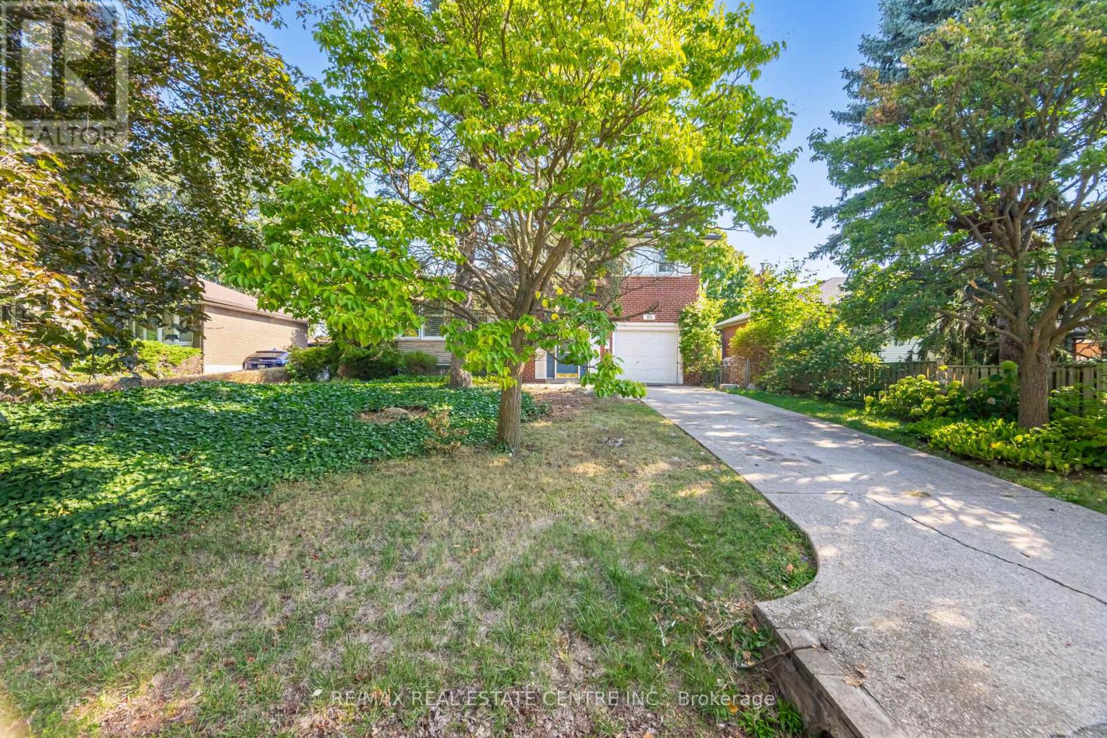 525 Swann Drive, Oakville, Ontario  L6L 3W9 - Photo 3 - W12399173