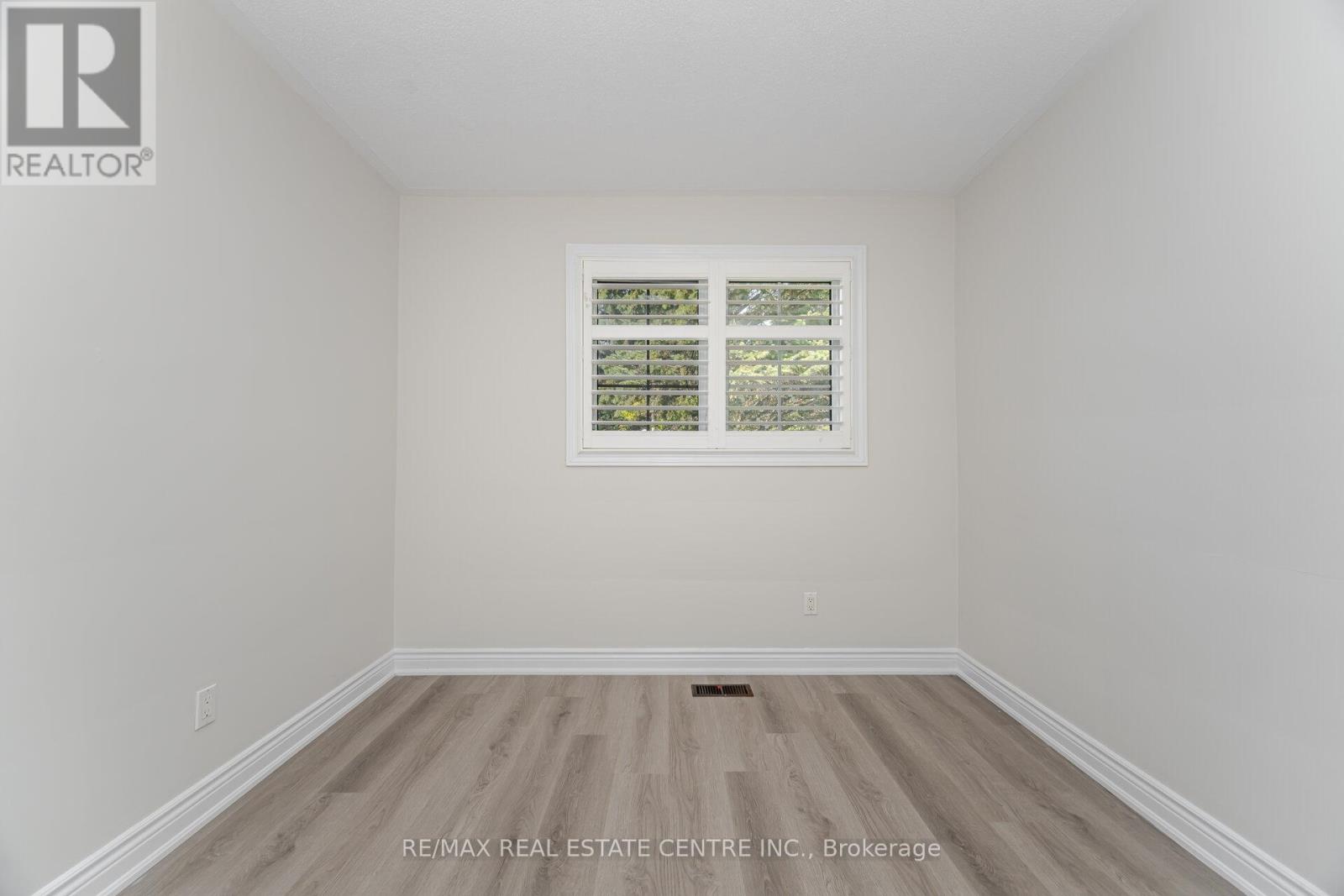 525 Swann Drive, Oakville, Ontario  L6L 3W9 - Photo 31 - W12399173