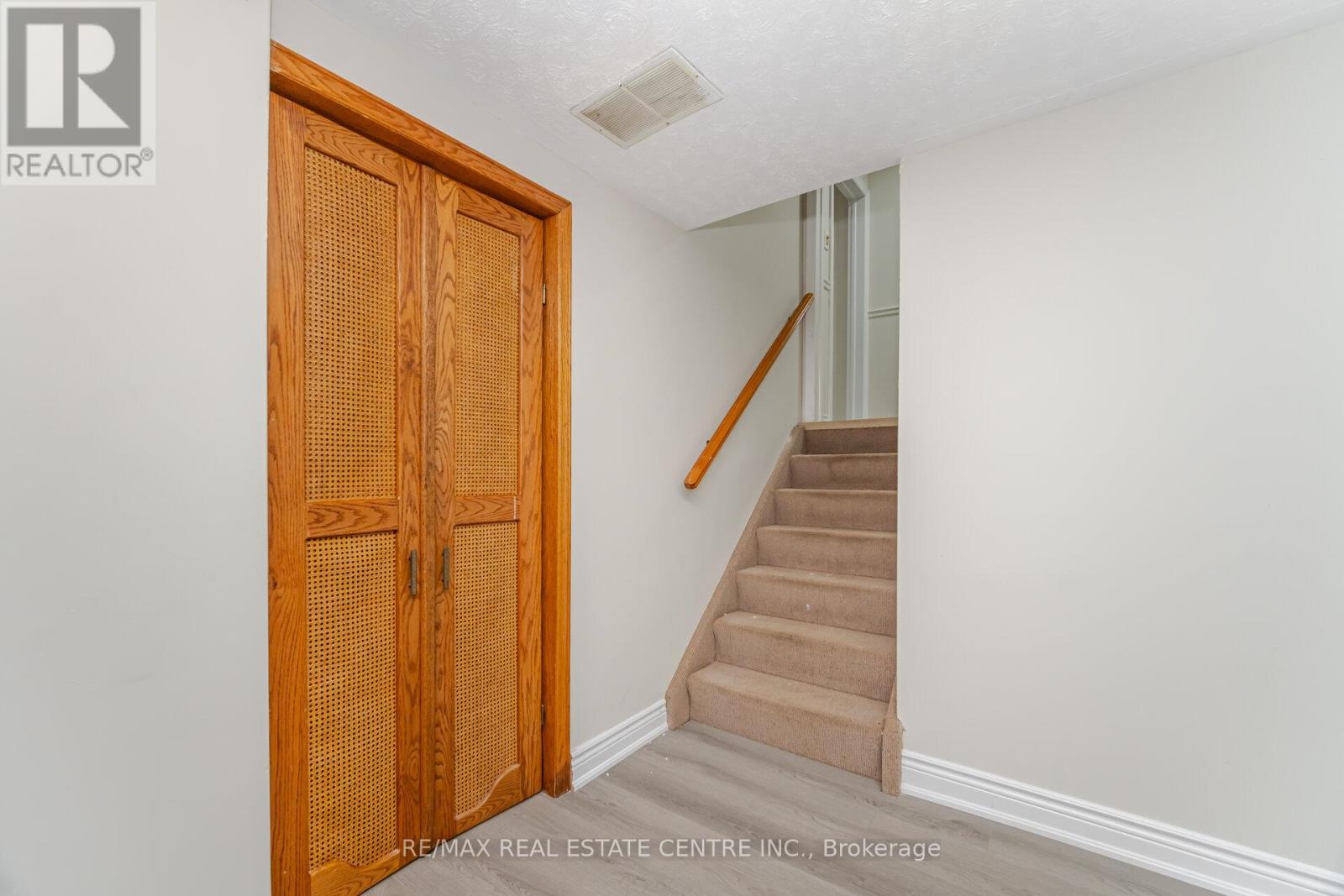 525 Swann Drive, Oakville, Ontario  L6L 3W9 - Photo 35 - W12399173