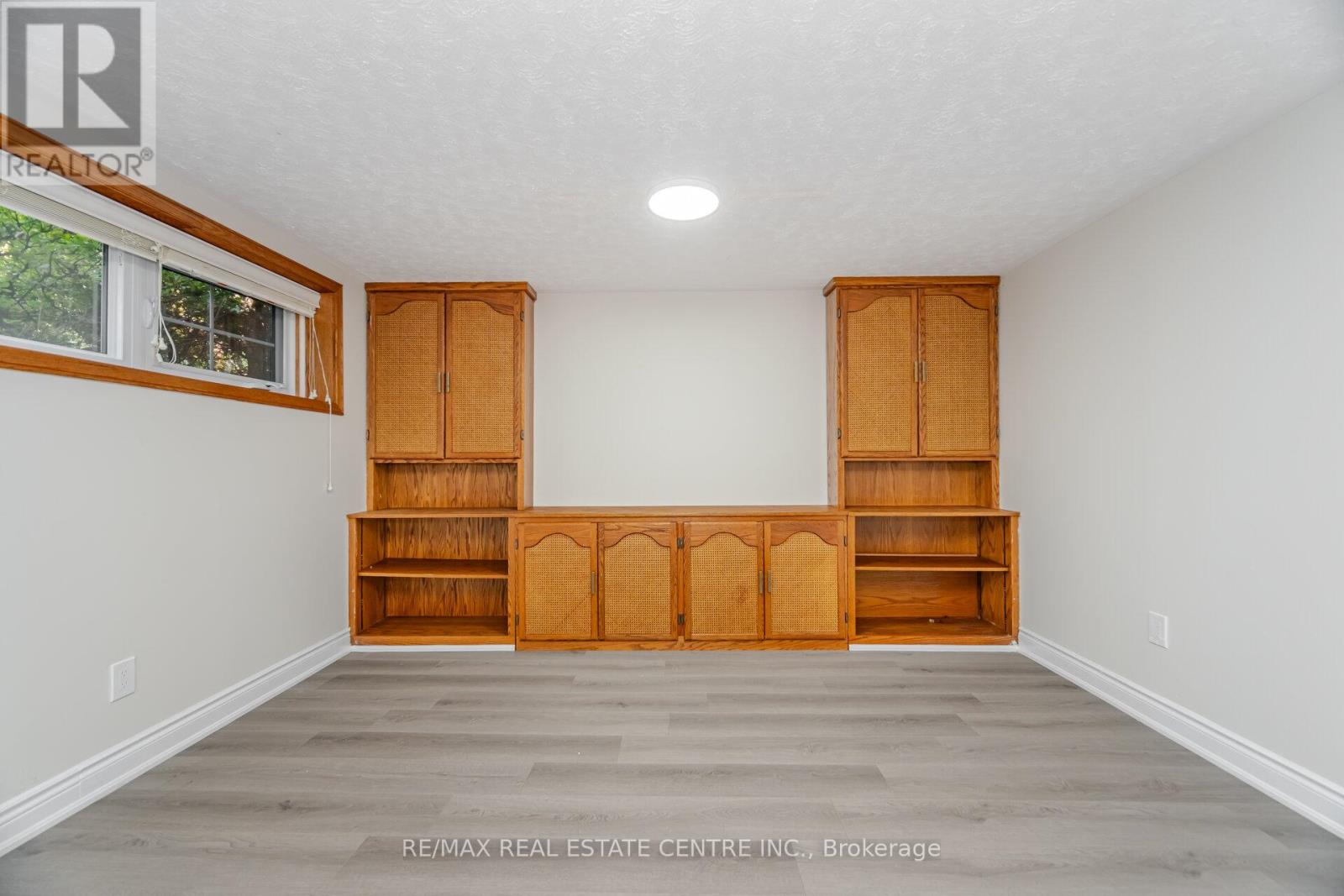 525 Swann Drive, Oakville, Ontario  L6L 3W9 - Photo 37 - W12399173